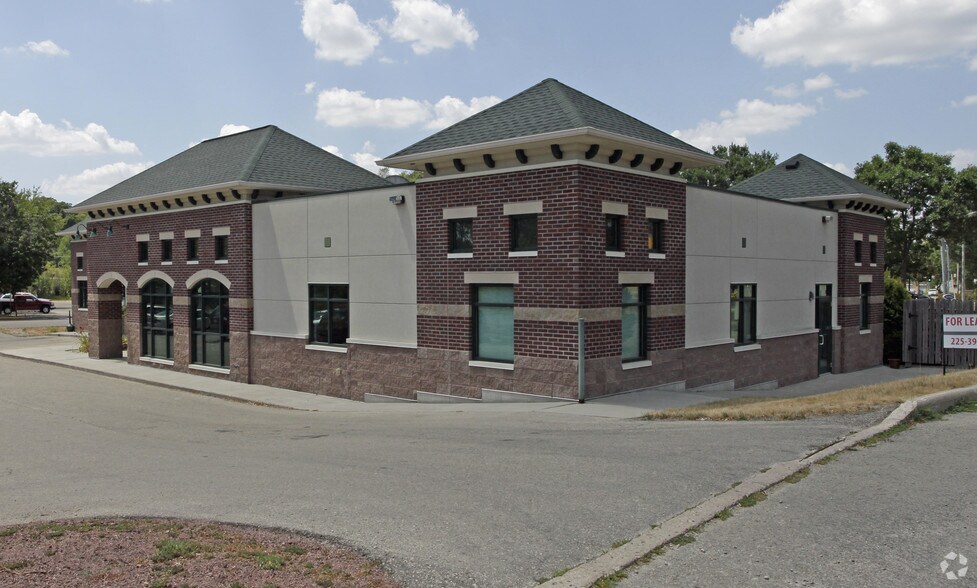 More Photos Of 2525-2531 Main St, Cross Plains Office For Sale
