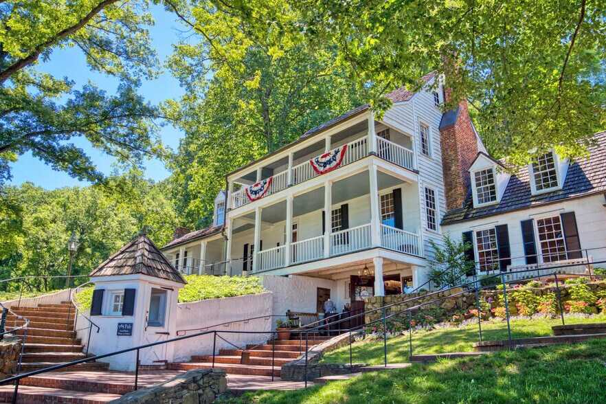 More Photos Of 683 Thomas Jefferson Pky, Charlottesville General Retail For Sale