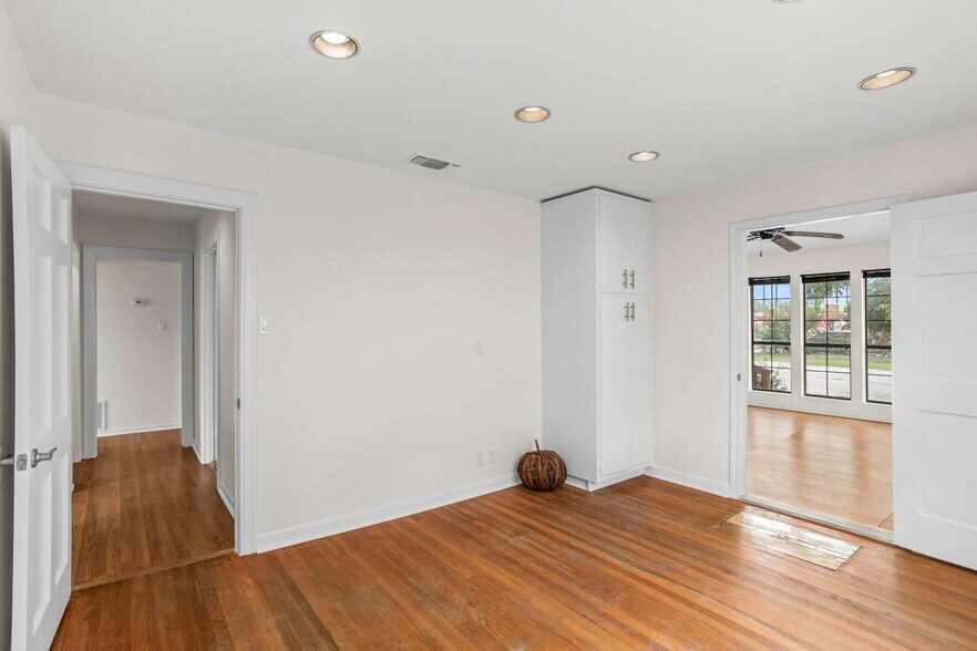 More Photos Of 5600 San Pedro Ave, San Antonio Office Residential For Sale