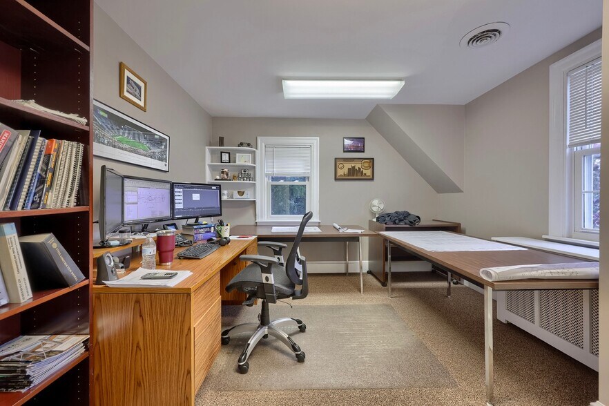 More Photos Of 1547 Oregon Pike, Lancaster Office For Sale