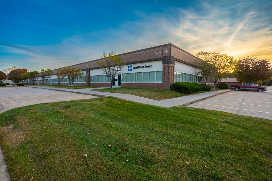 More Photos Of 3620 SW 61st St, Des Moines Office For Lease