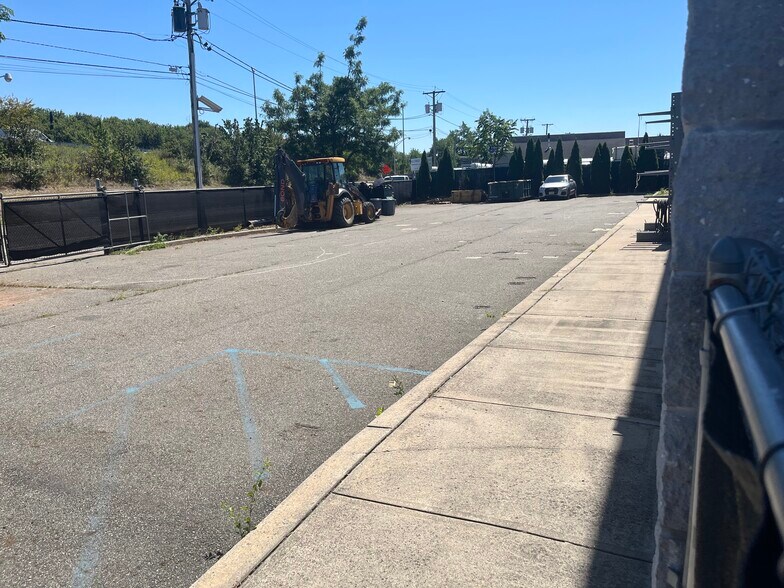 More Photos Of 5 E 1st St, Clifton Warehouse For Lease