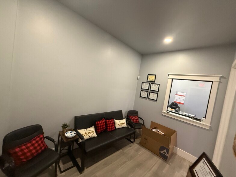 More Photos Of 14111 Elmfield St, Houston Warehouse For Sale