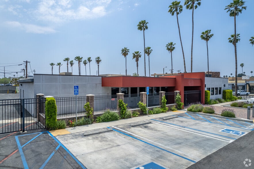 More Photos Of 3775 Elizabeth St, Riverside Office For Sale