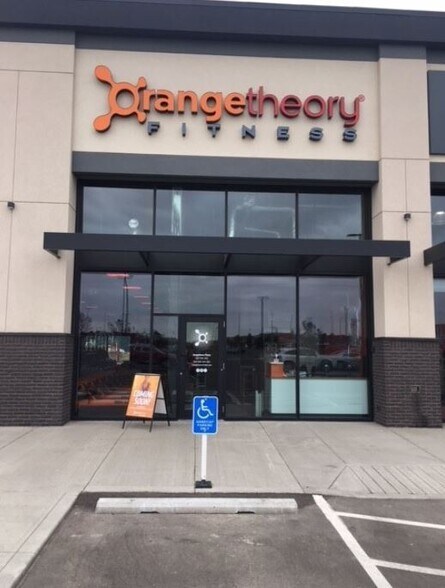 More Photos Of 1820 Strachan Rd SE, Medicine Hat General Retail For Lease