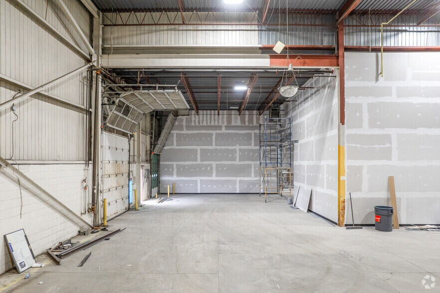 More Photos Of 44 Rolark Dr, Toronto Manufacturing For Lease