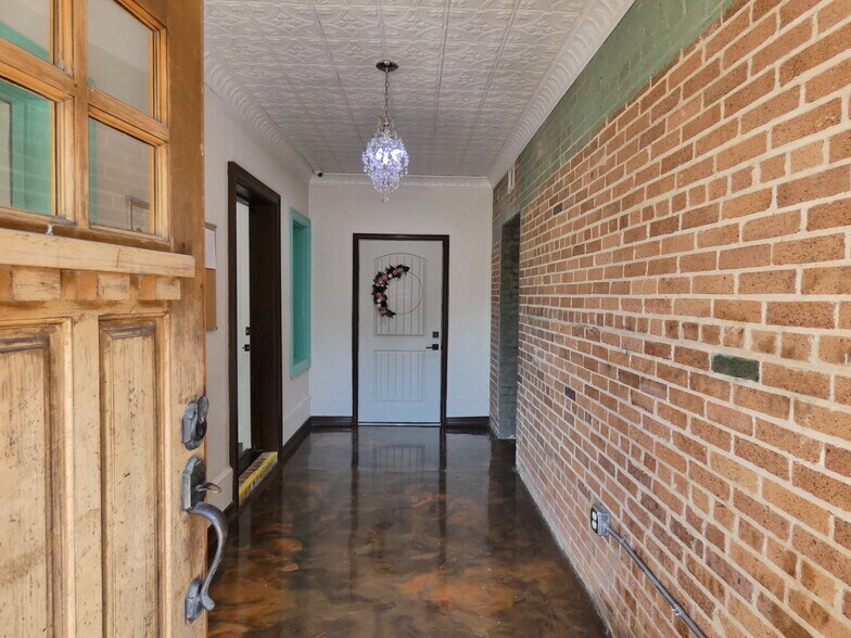 More Photos Of 1704 Avenue D, Rosenberg Specialty For Lease