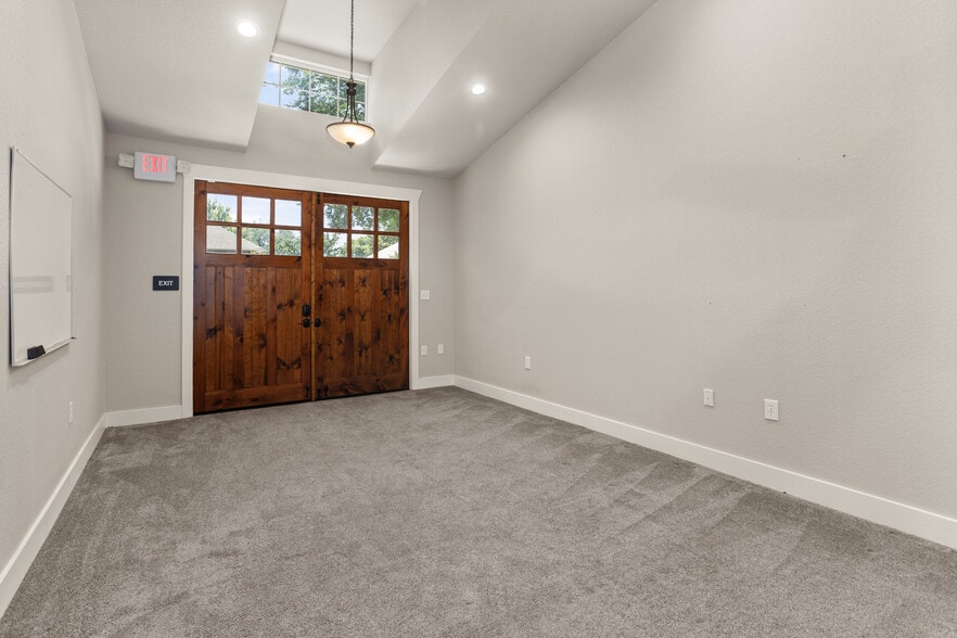 More Photos Of 303 E Broad St, Mansfield Office For Lease