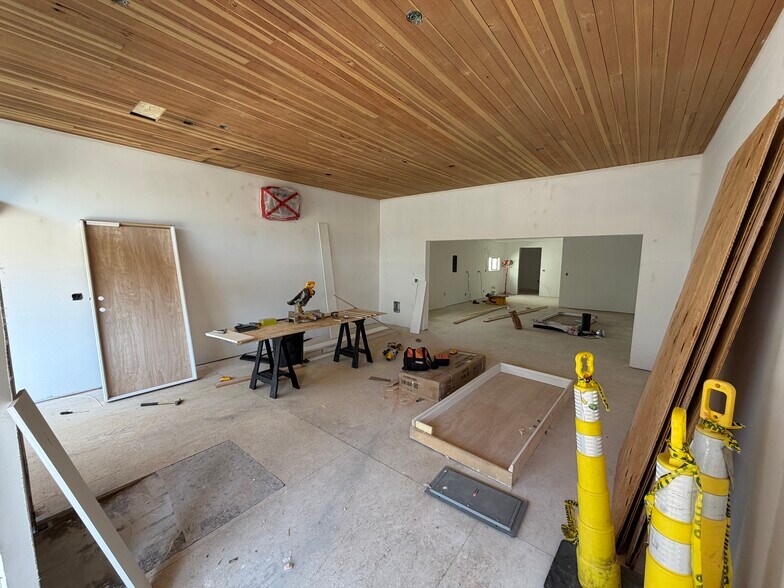 More Photos Of 342 S Broadway St, Estacada General Retail For Lease