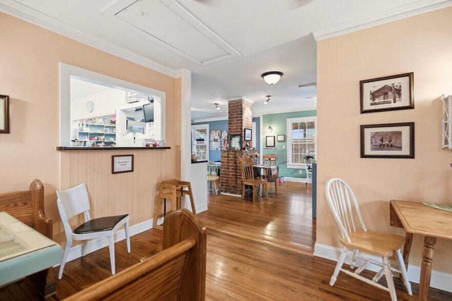 More Photos Of 1107 McKelvey Rd, Pelzer Restaurant For Sale