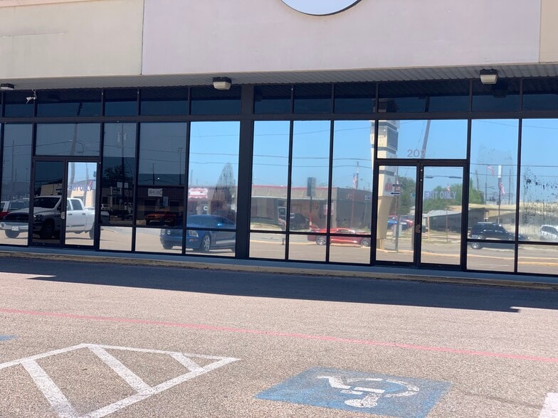 More Photos Of 202 E Veterans Memorial Blvd, Killeen Unknown For Lease