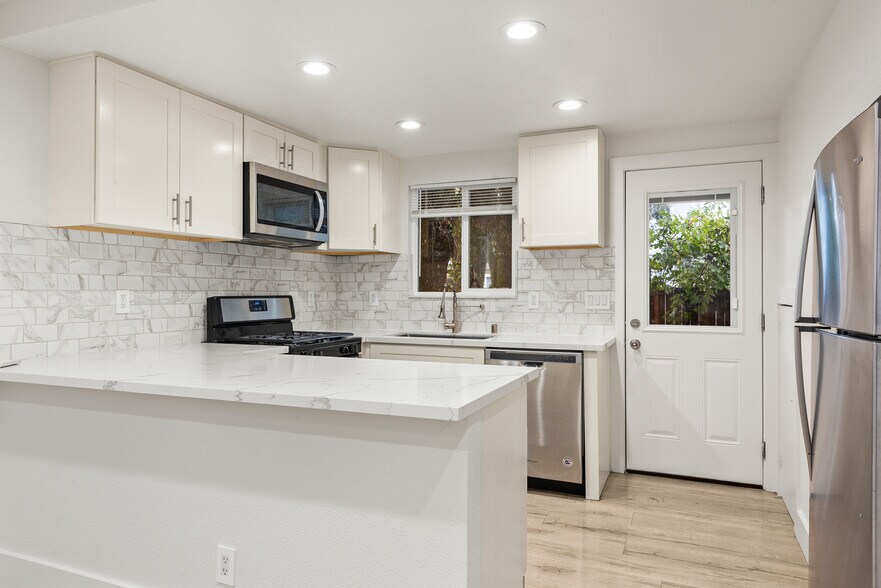 More Photos Of 8690 Old Redwood Hwy, Windsor Apartments For Sale