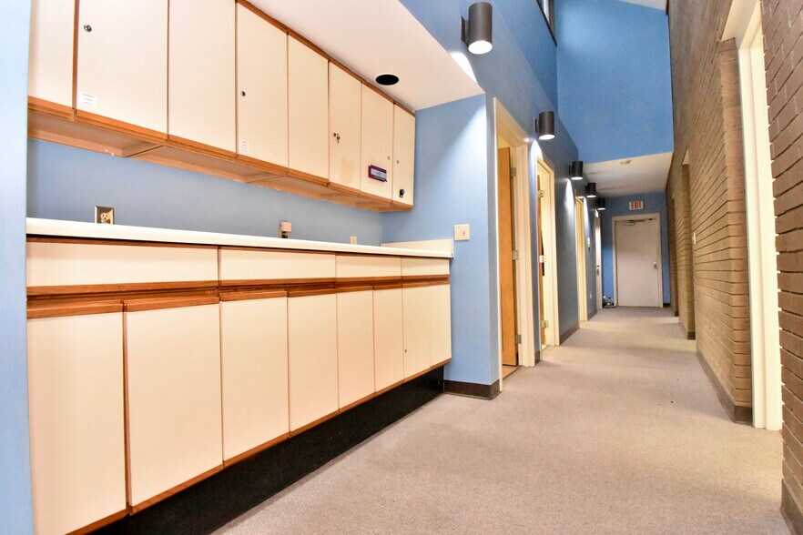 More Photos Of 810 Newman Dr, Helena Office For Sale