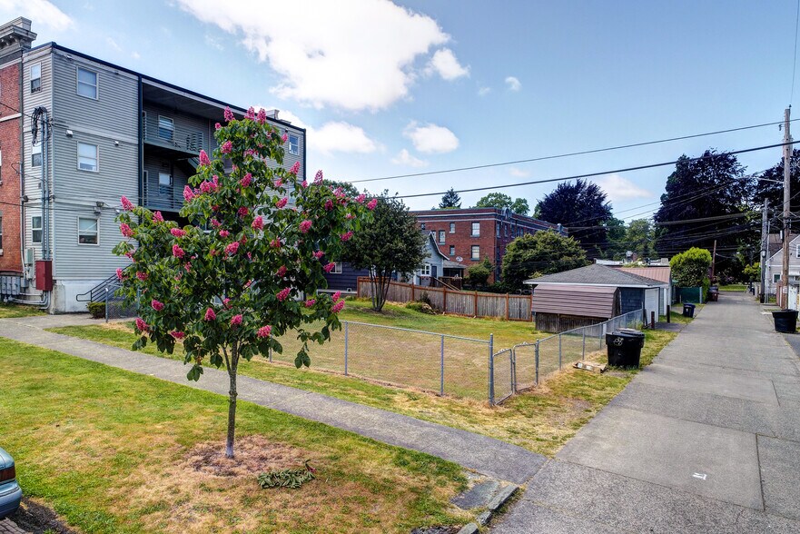 More Photos Of 711 7th St, Tacoma Land For Sale