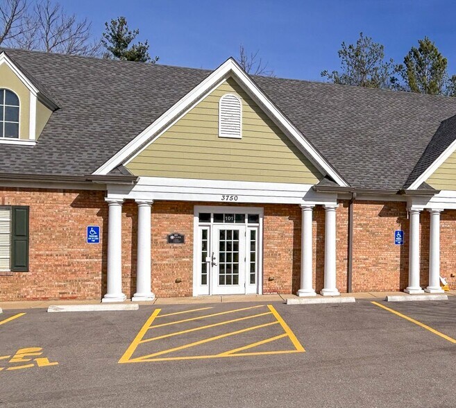 More Photos Of 3750 S Lindbergh Blvd, Sunset Hills Medical For Lease