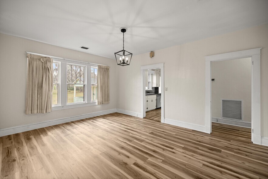 More Photos Of 7018 SE 222nd St, Hawthorne Flex For Sale