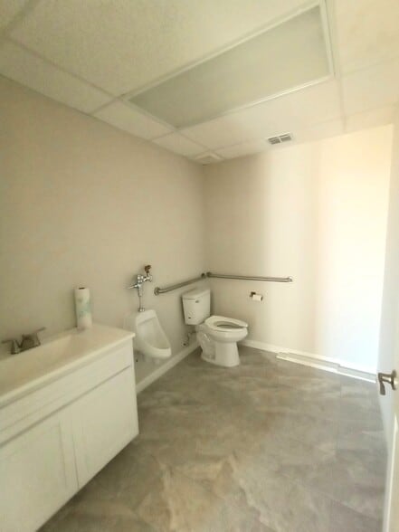 More Photos Of 3410 E Grimes St, Harlingen Freestanding For Lease