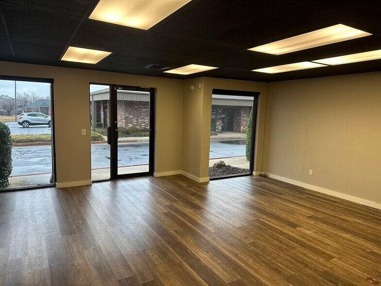 More Photos Of 11914 N Pennsylvania Ave, Oklahoma City Office For Lease