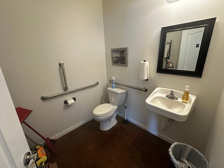 More Photos Of 321 Pitkin Ave, Grand Junction Flex For Sale