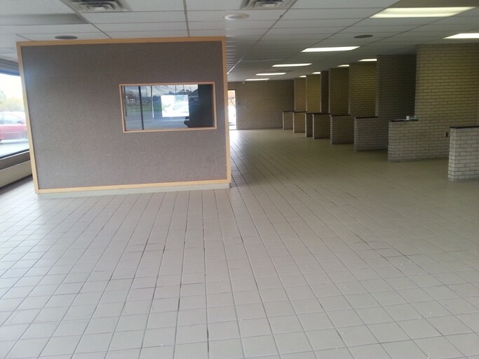 More Photos Of 7019 E Dominick St, Rome Auto Dealership For Lease