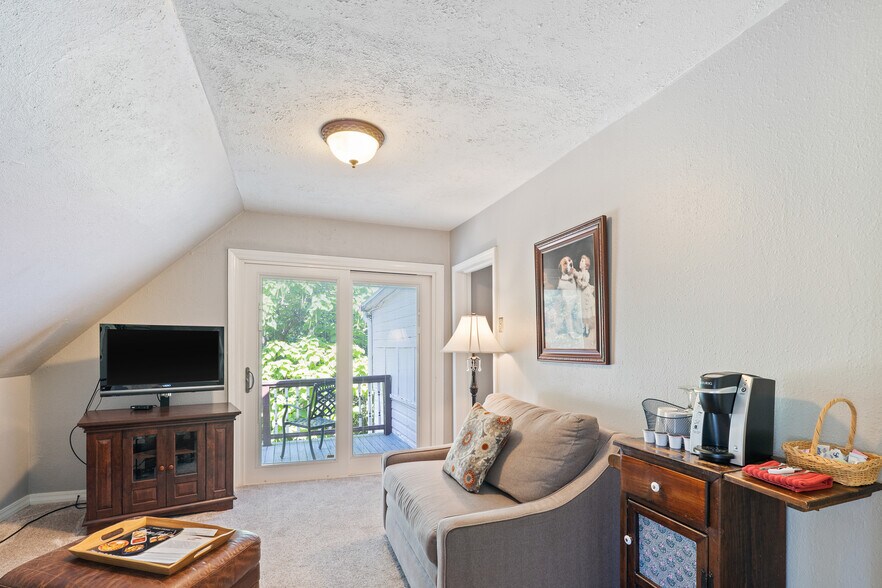 More Photos Of 5 Ojo St, Eureka Springs Hospitality For Sale