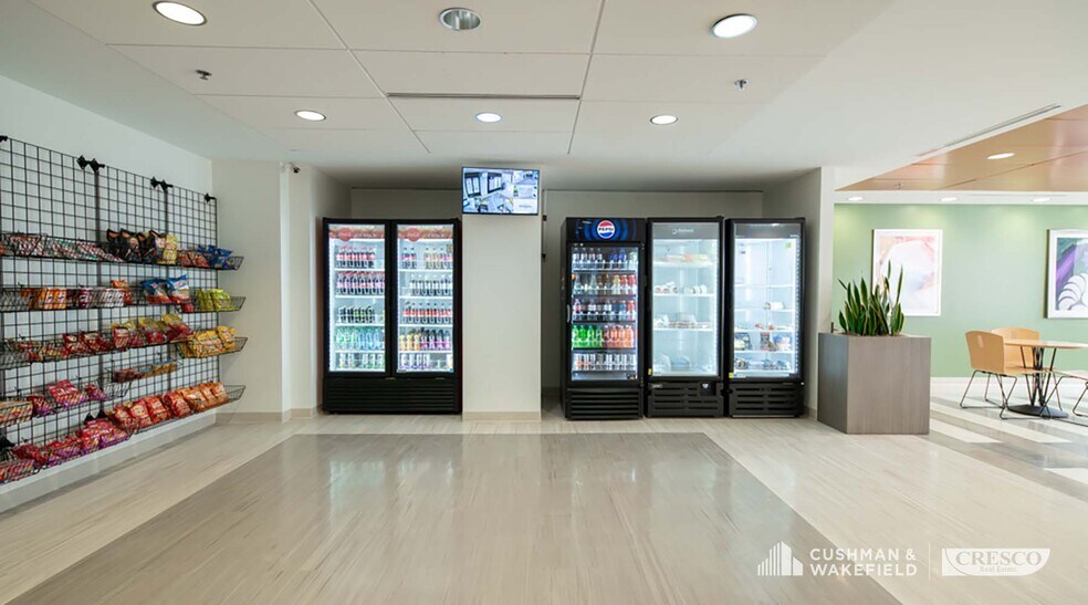 More Photos Of 5990 W Creek Rd, Independence Office Residential For Lease