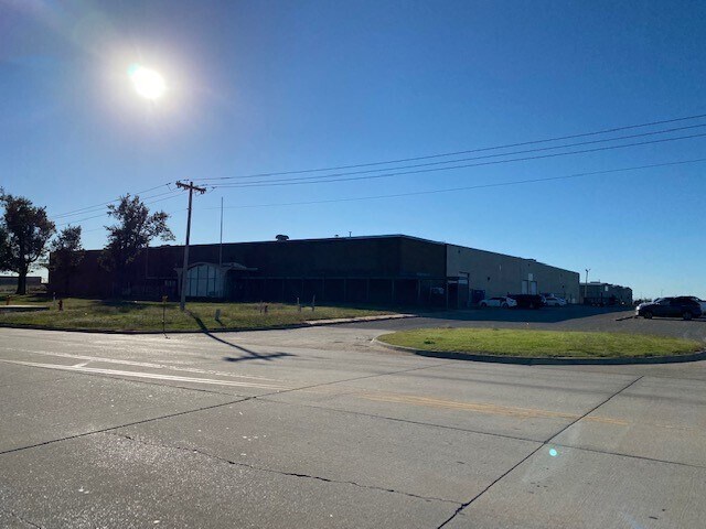 More Photos Of 10500 W Reno Ave, Oklahoma City Manufacturing For Lease