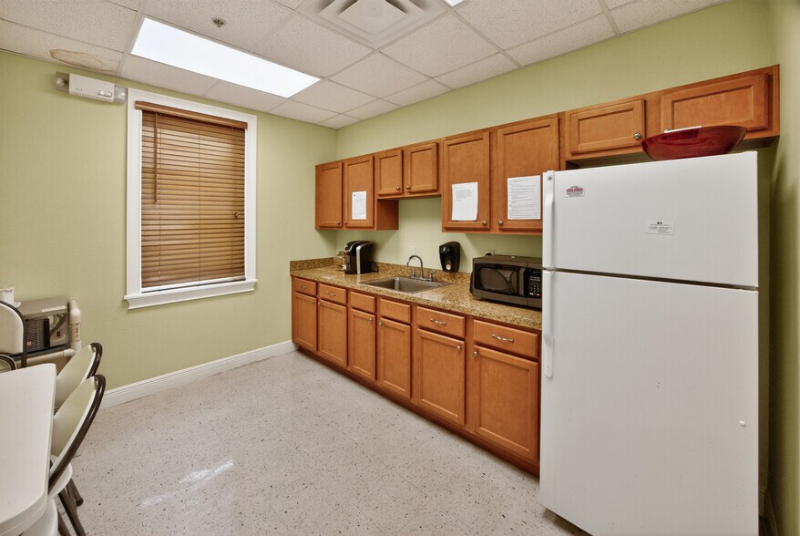 More Photos Of 733 & 737 County Road 466, Lady Lake Medical For Sale