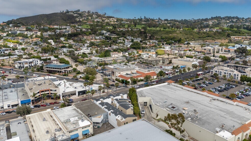 More Photos Of 7606 Girard Ave, La Jolla Apartments For Sale