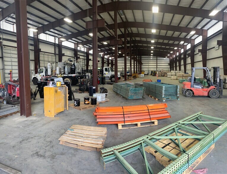More Photos Of 105 Riley Rd, Houston Warehouse For Lease