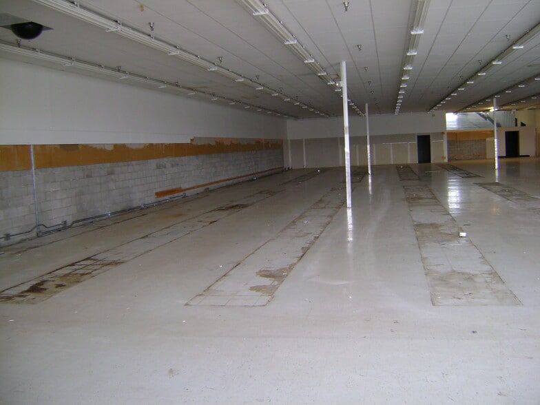 More Photos Of 1000 E Sibley Blvd, Dolton Unknown For Lease