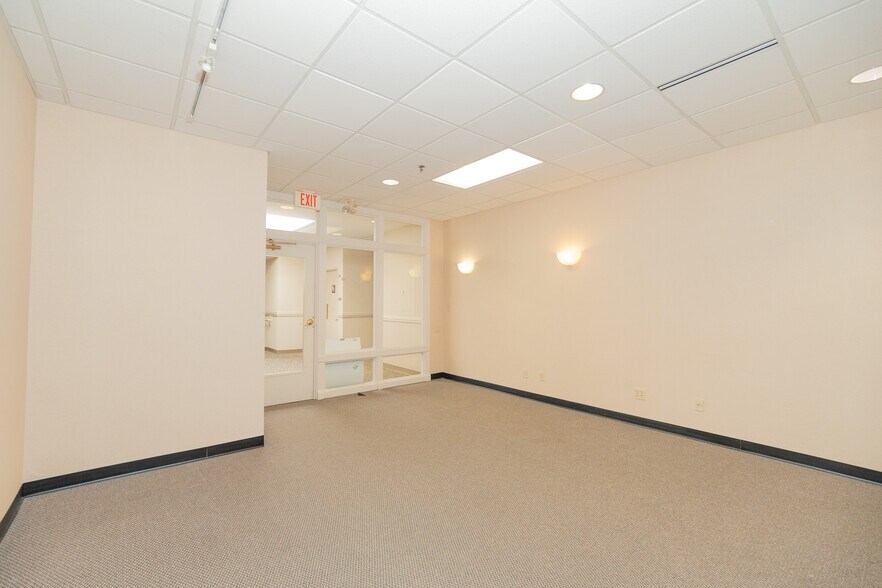More Photos Of 2142 -2160 W Chesterfield Blvd, Springfield Storefront Retail Office For Lease