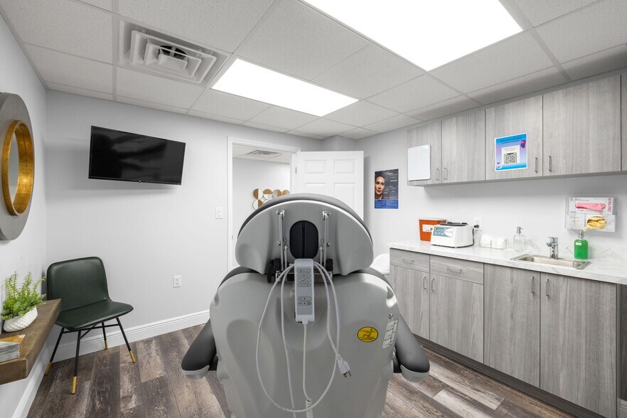More Photos Of 815 S Howard Ave, Tampa Medical For Sale