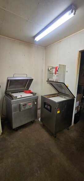 More Photos Of 418 E Washington St, Arma Storefront Retail Residential For Sale