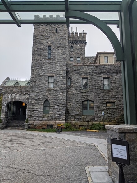 More Photos Of 400 Benedict Ave, Tarrytown Hotel For Lease