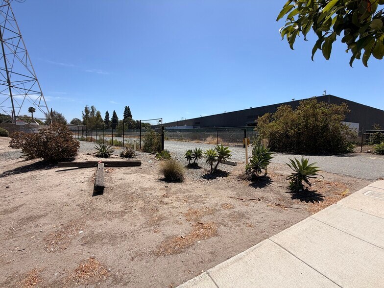 More Photos Of 1543 N Tustin Ave, Orange Land For Lease