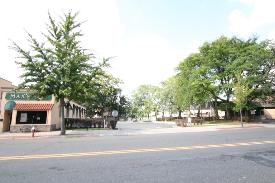 More Photos Of 39 Highwood Ave, Tenafly Restaurant For Sale