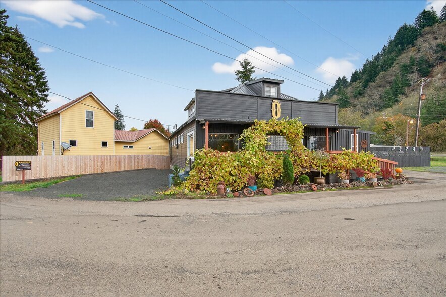 More Photos Of 8 Fairgrounds Rd, Skamokawa Restaurant For Sale