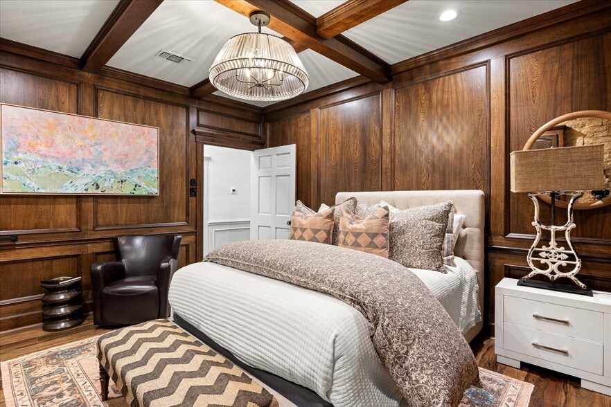 More Photos Of 111 S Houston St, Granbury Loft Creative Space For Sale