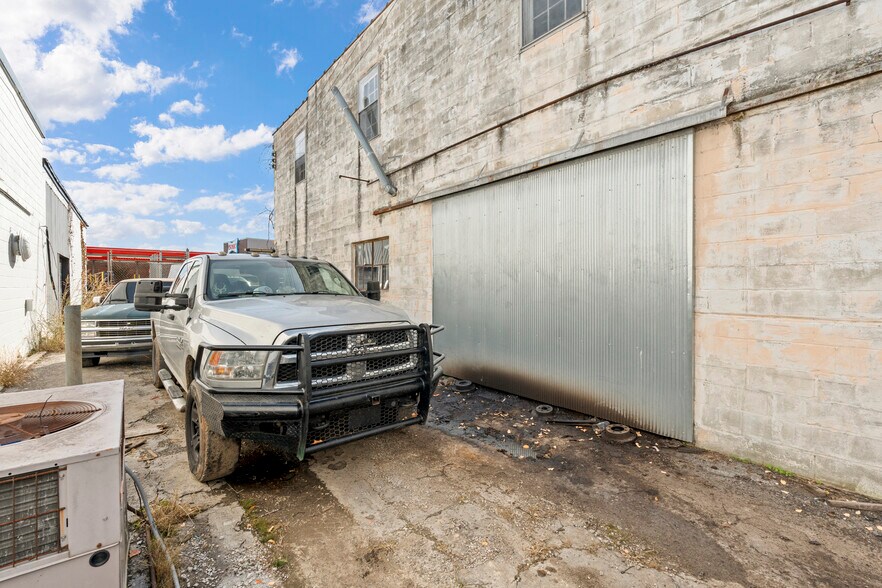 More Photos Of 803 Mcarthur St, Manchester Warehouse For Sale