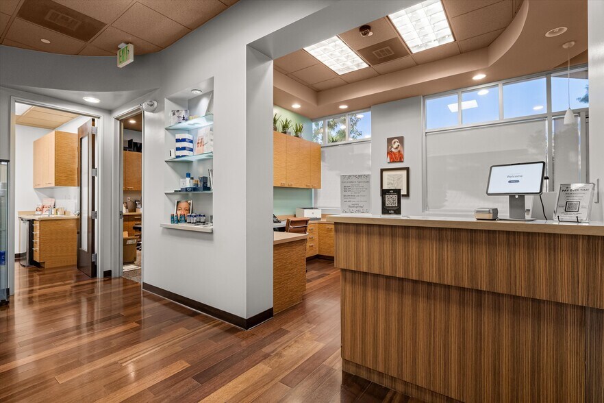 More Photos Of 27871 Smyth Dr, Santa Clarita Medical For Sale