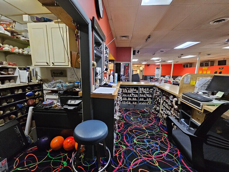 More Photos Of 1901 Indianapolis Ave, Lebanon Bowling Alley For Sale