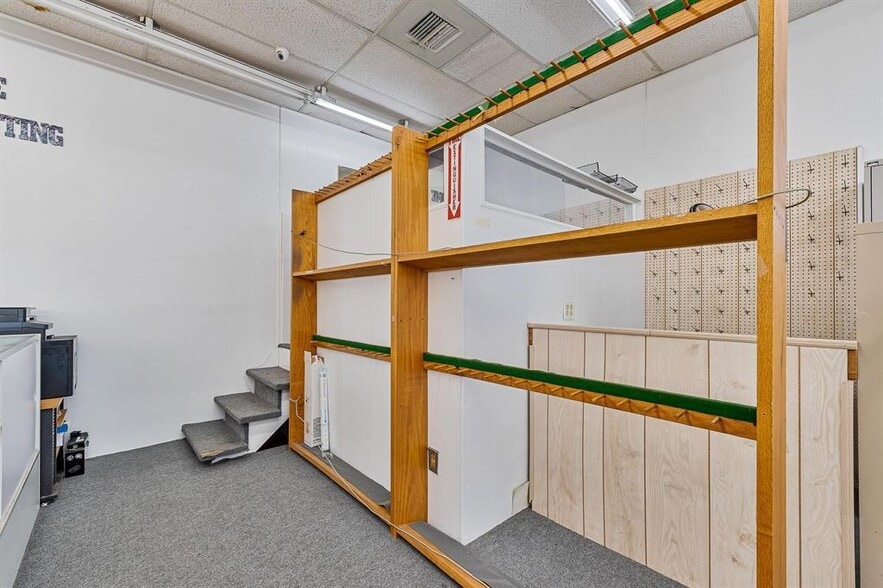 More Photos Of 411 Solida Rd, South Point Storefront For Sale