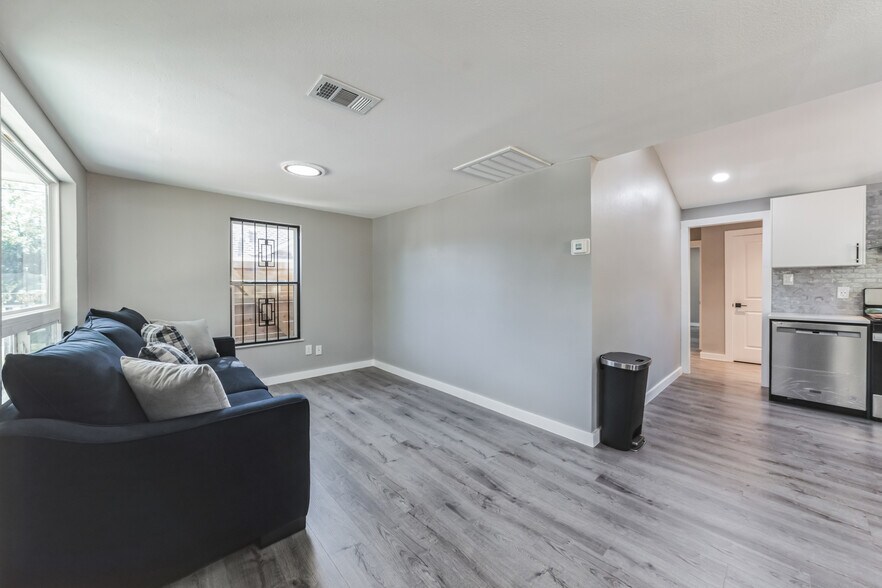 More Photos Of 6111 Atwood St, Austin Multifamily For Sale