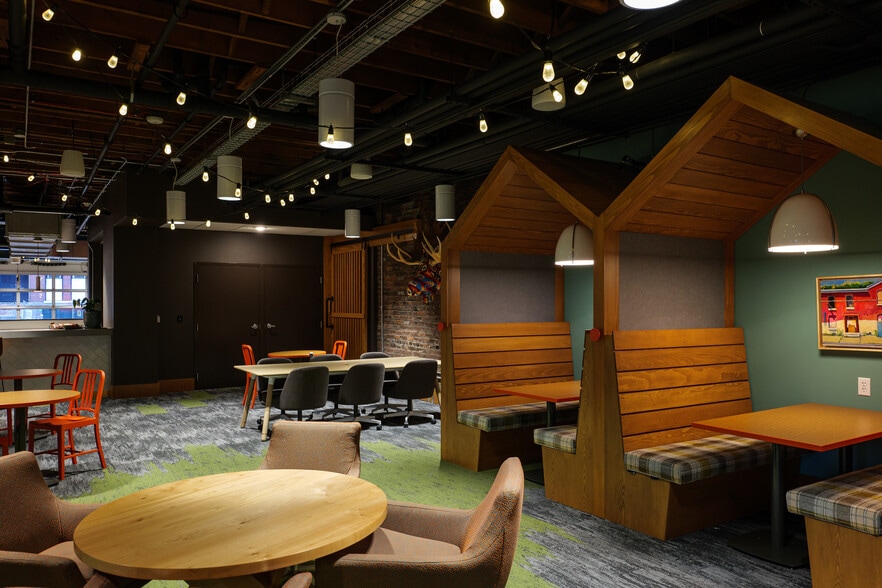 More Photos Of 552 E Market St, Louisville Office For Lease