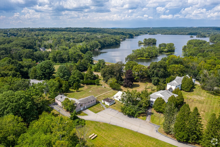 More Photos Of 1667 Exeter Rd, Lebanon Hotel For Sale