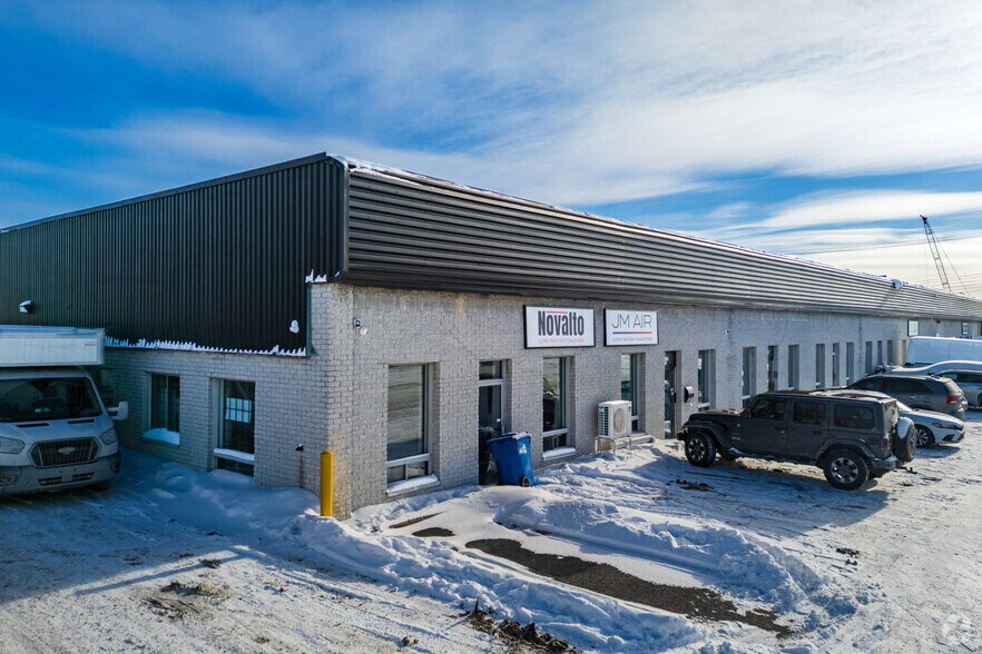 Primary Photo Of 7950-7980 Alfred, Anjou Warehouse For Lease