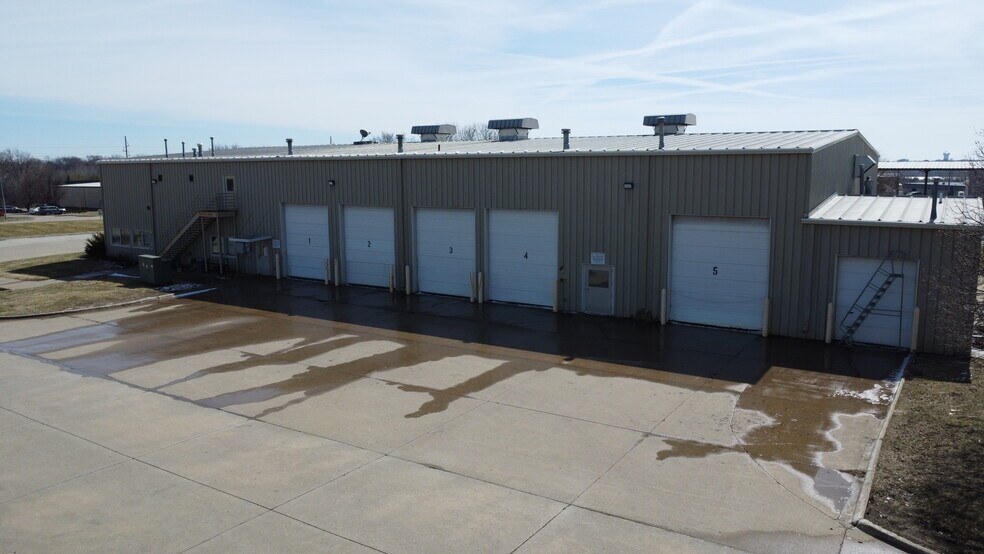 More Photos Of 3408 101st St, Urbandale Truck Terminal For Sale