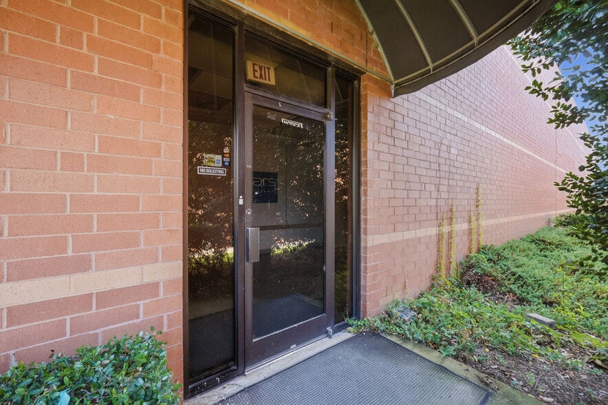 More Photos Of 10605 Southern Loop Blvd, Pineville Warehouse For Lease