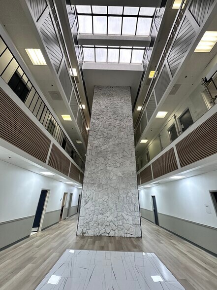 More Photos Of 4319 Covington Hwy, Decatur Medical For Lease